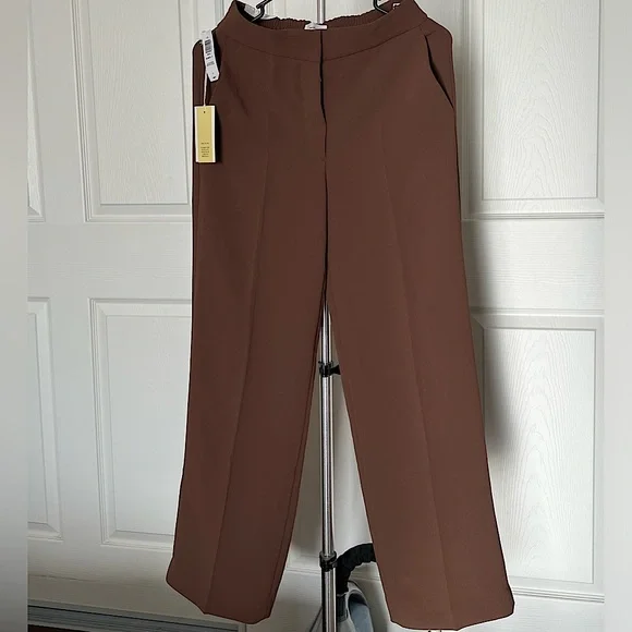 Aritzia Wilfred Alanya Pants in size 0 short. Color is Cocoa Bean - Picture 3 of 12